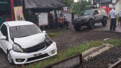 Langgar Perlintasan Kereta, Mobil Terlibat Insiden di Cilacap