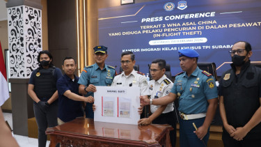Dua WN Cina Diduga Curi Uang Penumpang Malaysia di Pesawat Jakarta-Surabaya, Terancam Deportasi