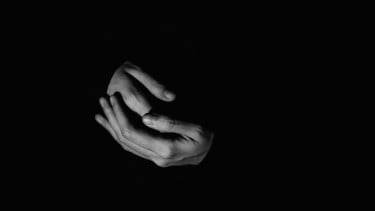 Merinding! Ustaz Adi Hidayat Jelaskan Suasana Alam Kubur yang Jarang Dibahas, Pesan Penting tentang Bekal Kematian