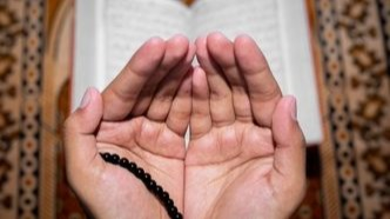 Hati Terluka sampai Putus Asa, Coba Kuatkan dengan Baca Surat Pendek ini Kata Ustaz Adi Hidayat
            - galeri foto