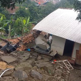 Tanah Bergerak Tegal Rusak Ratusan Rumah, Warga Mengungsi