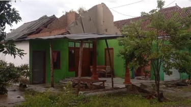 Angin Kencang Terjang Tiga Desa di Jombang, 15 Rumah Rusak dan Pohon Tumbang