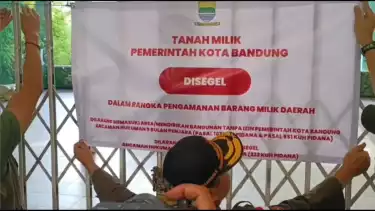 Kebun Binatang Bandun Disegel Satpol PP, Pengunjung Terpaksa Pulang
