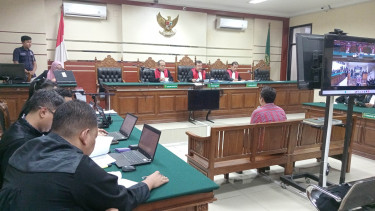 Sidang Kasus Hibah Jatim, Khofifah Absen dan Ajukan Jadwal Ulang