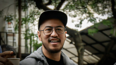 Pakai Kaos Bertuliskan 'Menurut Keyakinan Saya', Pandji Pragiwaksono Penuhi Panggilan Polda Metro Jaya soal Mens Rea