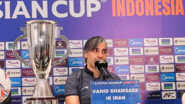Perang Berkecamuk di Negaranya, Pelatih Futsal Iran Menangis dalam Konferensi Pers Jelang Final Piala Asia 2026