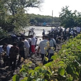Laksanakan Perintah Presiden Prabowo, Gubernur Jatim dan Kodaeral V Gelar Aksi Bersih-Bersih Pantai Surabaya