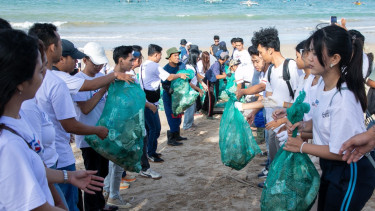 Dukung Gerakan Indonesia ASRI, BRI Peduli Kumpulkan Nyaris 1 Ton Sampah dalam Giat Bersih Pantai Kedonganan