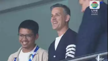 Pelatih Timnas Indonesia John Herdman menyaksikan laga Persib vs Malut, Jumat (6/2/2026).