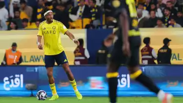 Mohamed Simakan di laga Al Nassr vs Al Ittihad, Sabtu (7/2/2026) dini hari WIB.