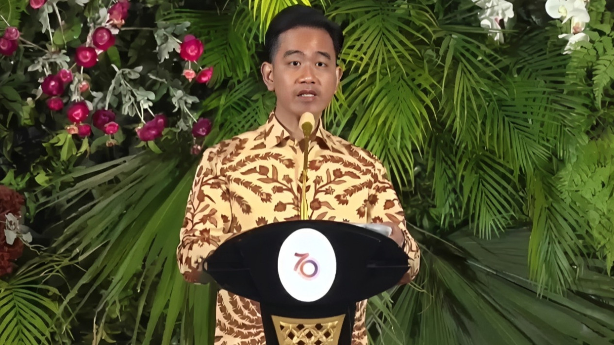 Gibran: Siapa Pun Presidennya, Menterinya Profesor Yusril
            - galeri foto