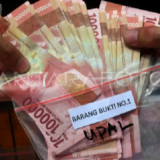 Detik-detik Pria Paruh Baya Dibekuk Polisi Karena Edarkan Uang Palsu di Pontianak