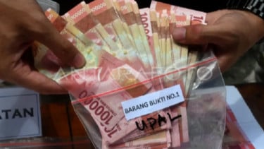 Detik-detik Pria Paruh Baya Dibekuk Polisi Karena Edarkan Uang Palsu di Pontianak