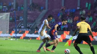 Hujan Deras Warnai Laga! Persik Kediri Tekuk Dewa United 2-1, Gol Perdana Ernesto Jadi Penentu