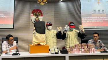 Usai Diperiksa, KPK Tahan Pemilik Blueray Cargo John Field