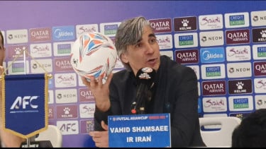 Momen Kocak Pelatih Timnas Futsal Iran Usai Juara Piala Asia, Ngotot Ingin Bawa Pulang Bola Final dari Jakarta Buat Kenang-kenangan