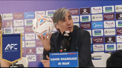 Momen Kocak Pelatih Timnas Futsal Iran Usai Juara Piala Asia, Ngotot Ingin Bawa Pulang Bola Final dari Jakarta Buat Kenang-kenangan