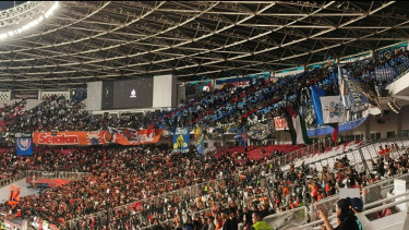 Merinding! Stadion GBK Riuh dengan Sorak-sorakan The Jakmania dan Aremania Ciptakan Atmosfer Hangat di Laga Persija Vs Arema