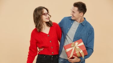7 Ide Kado Valentine 2026 Selain Cokelat, Buat pasangan Makin Terkesan