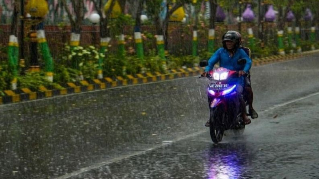Hujan Lebat Diprediksi Guyur Sejumlah Wilayah Pada Senin, Ini Daftarnya
            - galeri foto