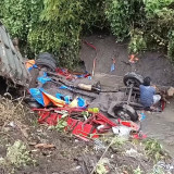 Dua Truk Terjun ke Parit Sedalam 5 Meter di Kab.Semarang, Satu Orang Meninggal Dunia
