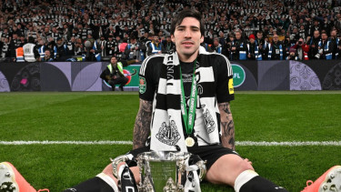 Seakan Belum Puas, Manchester United Tikung Arsenal di Bursa Transfer: Sandro Tonali Bisa Jadi Kunci Regenerasi Lini Tengah Setan Merah?