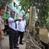 Tinjau Pasar Cipulir Pasca Banjir, Rano Karni Pastikan Perbaikan Selesai Sebelum Puasa