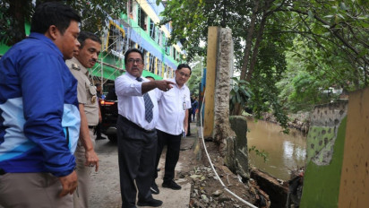 Tinjau Pasar Cipulir Pasca Banjir, Rano Karni Pastikan Perbaikan Selesai Sebelum Puasa