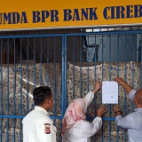 OJK Cabut Izin Bank Cirebon: Nasabah Dihimbau untuk Memastikan Simpanannya