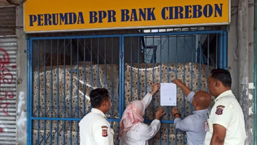 OJK Cabut Izin Bank Cirebon: Nasabah Dihimbau untuk Memastikan Simpanannya