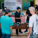 Upaya Mandirikan Ekonomi, Warga Jepara Dilatih Pengolahan Limbah Kayu