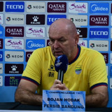 Prediksi Laga Ketat, Pelatih Persib Sebut Pertemuan Pramusim dengan Ratchaburi Tak Bisa Jadi Acuan