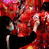 Berita Foto: Berburu Pernak-Pernik Imlek, Warga Ramaikan Jalan Pancoran Glodok