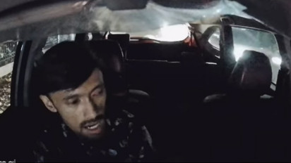 Diduga Tak Tahan Lagi, Pasangan Kekasih Penumpang Taksi Online Berbuat Mesum di Mobil Viral