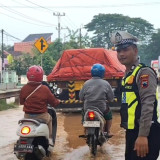 Banjir Akibat Meluapnya Sungai Simo Bikin Jalur Pantura Pati–Rembang Macet Sepanjang 5 KM