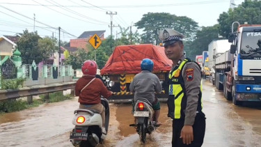 Banjir Akibat Meluapnya Sungai Simo Bikin Jalur Pantura Pati–Rembang Macet Sepanjang 5 KM