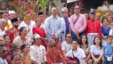 Hadiri Sidang Adat, Pandji Minta Maaf Dihadapan 32 PerwakilanWilayah Adat Toraja, Didenda 1 Ekor Babi dan 5 Ayam