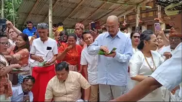 Komika Pandji Pragiwaksono hadir di Tongkonan Layuk Kaero, Kabupaten Tana Toraja, Provinsi Sulawesi Selatan, pada selasa (10/02/2026)