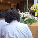 Jenazah Pilot Pesawat Smart Air, Egon Erawan Tiba di Rumah Duka Tangsel