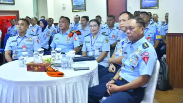 Dalam rangka meningkatkan pemahaman dan kemampuan penyampaian informasi di media digital (media sosial) di kalangan aparat teritorial TNI AU, Staf Teritorial TNI Angkatan Udara menggelar Bimbingan Teknis Penguatan Literasi Digital.