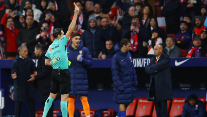 Barcelona Digilas Atletico, Wasit dan VAR Jadi Sasaran Amarah Cules Usai Keok 0-4 di Semifinal Copa del Rey