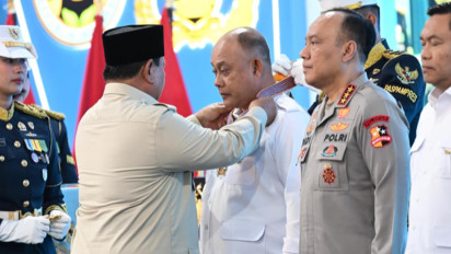 Dinilai Berperan Langsung dalam Pelaksanaan Program Pemenuhan Gizi, Prabowo Anugerahkan 70 Tokoh dengan Tanda Kehormatan Ketahanan Pangan