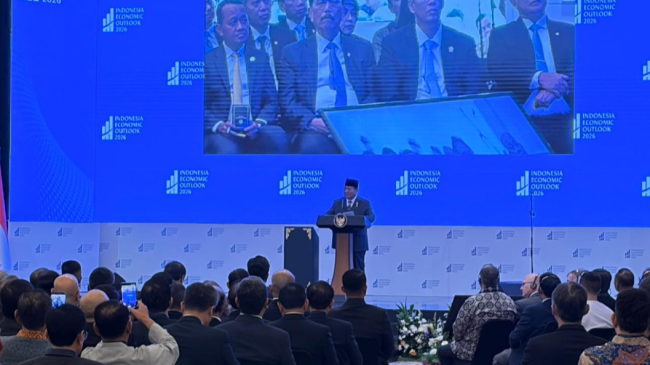 Bos Danantara Senyum Saat Ditantang Prabowo
            - galeri foto