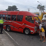 Angkutan Kota Terguling di Jalan Semarang - Solo, Penumpang Luka - luka