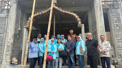 Stafsus Menag Salurkan Alquran dan Bantuan Renovasi Masjid di Tondano
