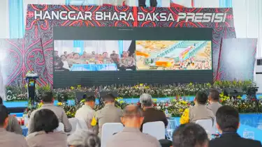 Kapolri Jenderal Listyo Sigit Prabowo memantau pembangunan jembatan Bailey di wilayah Agam, Sumatra Barat (Sumbar).