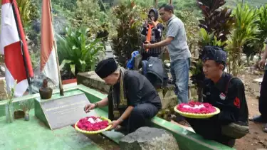 Doa Bersama Warga Kediri di Makam Tan Malaka, Sang Bapak Republik