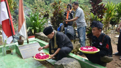 Doa Bersama Warga Kediri di Makam Tan Malaka, Sang Bapak Republik
