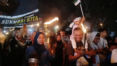 Ribuan Warga Medan Gelar Pawai Obor Sambut Ramadan 1447 H, 96 Organisasi Turut Ambil Bagian