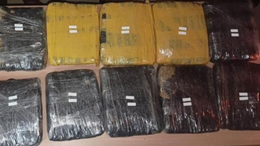 Tiga Pria Diringkus Saat Hendak Transaksi Narkoba di Parkiran Stasiun Tanah Abang, Ganja 15,5 kg Diamankan